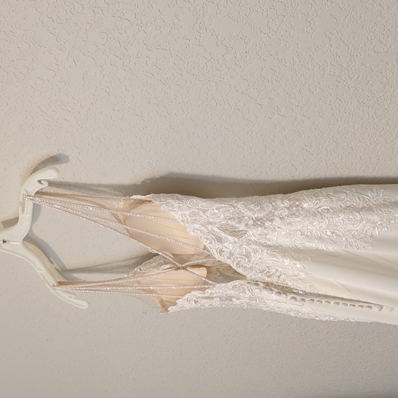 Essence of Australia D2457 white lace beaded sheer sleeveless wedding dress - Picture 11 of 15